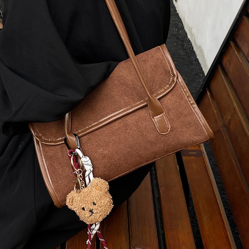 Una Borsa Sottospalla alla Moda, una Borsa Monospalla Versatile e di Grande Capacità