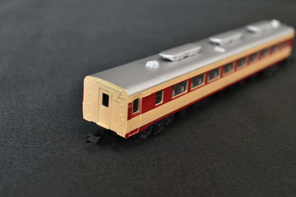 KATO 608 Kiha 80 Red and Cream N Gauge / N Scale Model Train Car from Japan