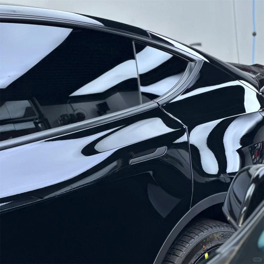 Película de Envelopamento para Carro em Fibra de Carbono Brilhante Fosca 100x300cm com Guia de Ar Autoadesivo