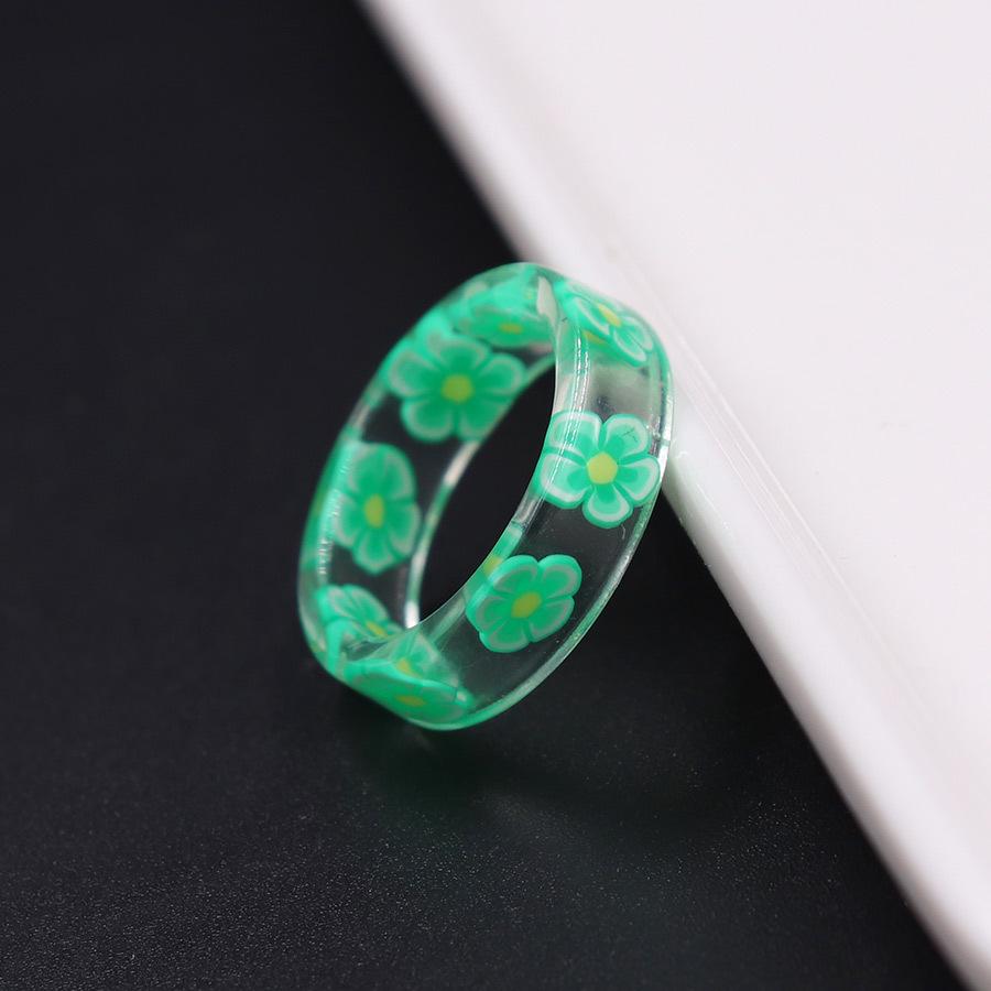 Barevný kreslený prsten z pryskyřice s ovocem a květinami - Roztomilá jahoda a okvětní lístky třešňového květu