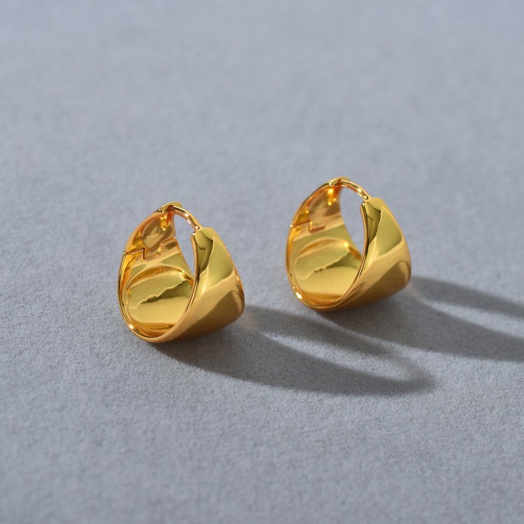 Retro Premium Metal Copper Plated 18K Real Gold Tapered Shape Ear Buckle Fashionable Simple Light Luxury Niche Earrings