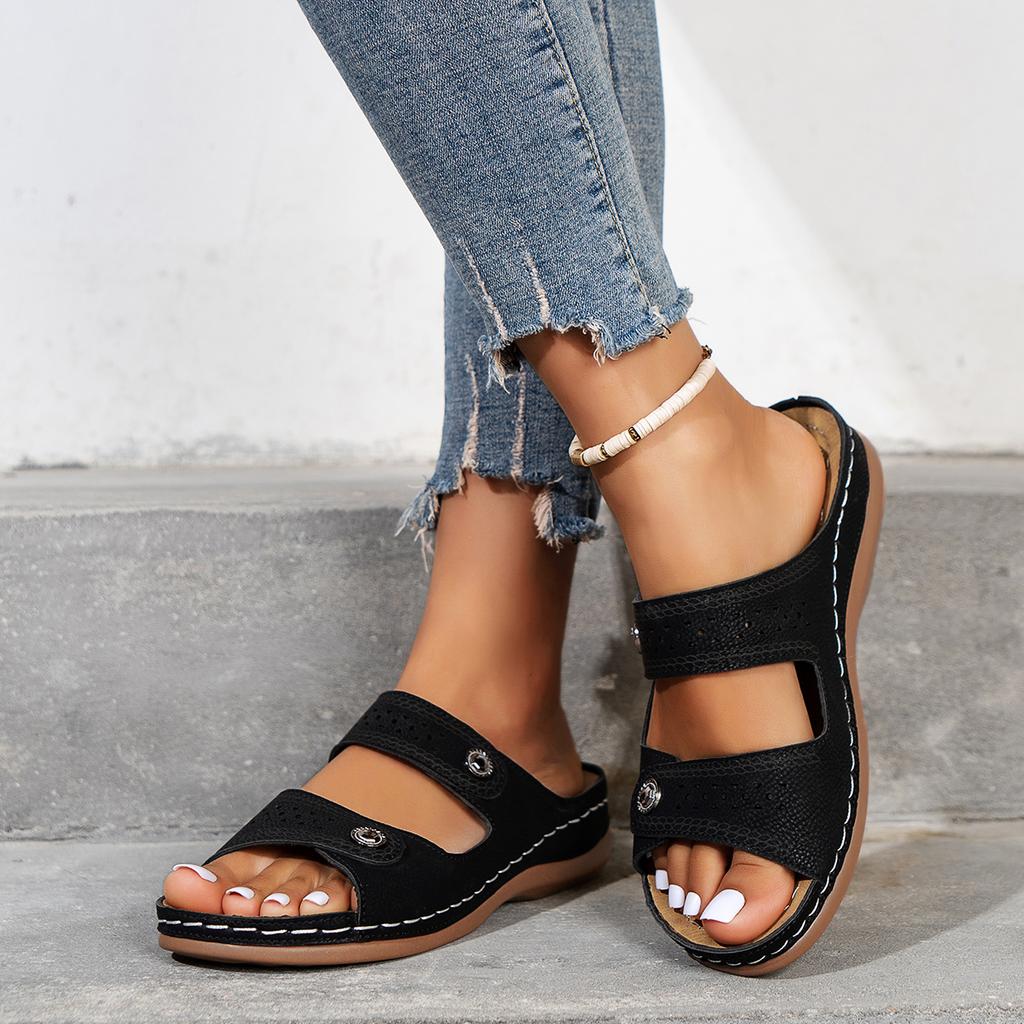 Women's Slippers 2024 Summer New Retro Wedge Rivets Leather Open Toe Walking Beach Flip Flops Non-slip Round Toe Outdoor Slides