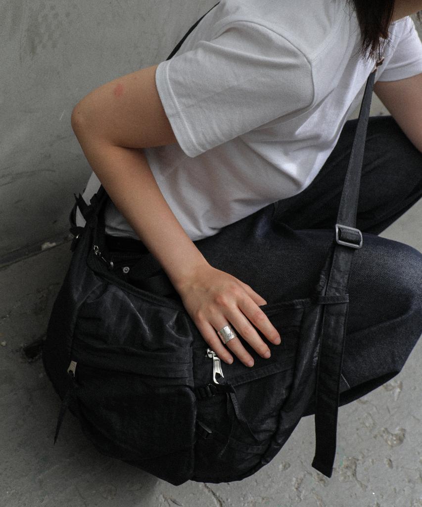 Iugamakaras Nylon Strap Hobo Bag (Black)