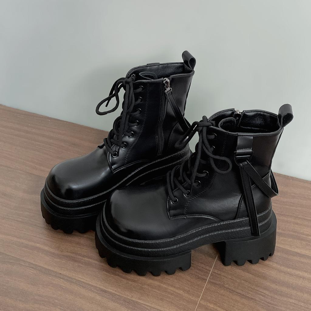 Retro Black Premium British Platform Martin Boots Women's 2025 New Autumn with Skirt and Thin Short Boots