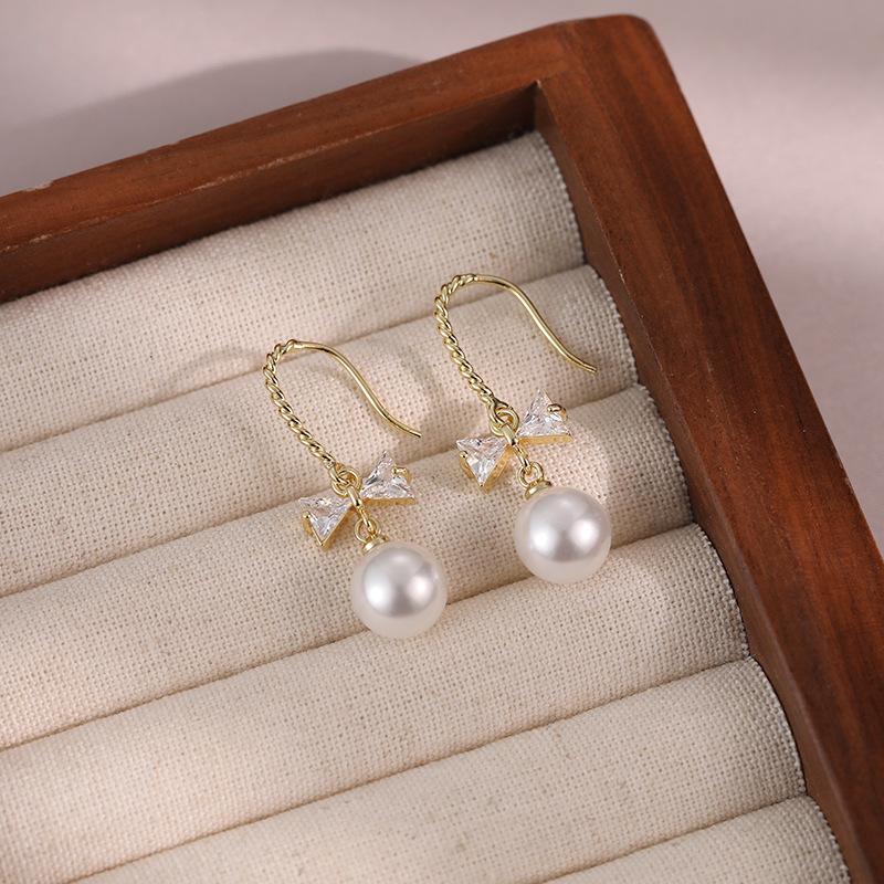 2025 new pearl ear buckle femininity elegant contrasting stud earrings jewelry simple versatile plain ring earrings