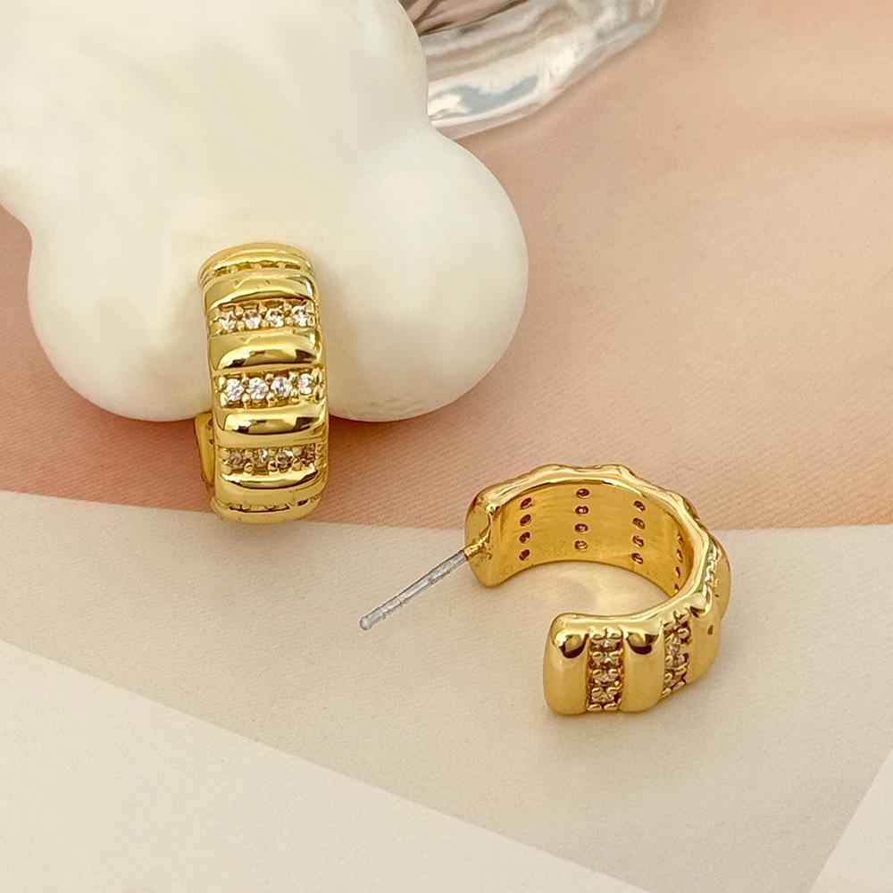 925 Silver Zircon C-Shaped Women's Fashion Earrings: Retro Light Luxury Design