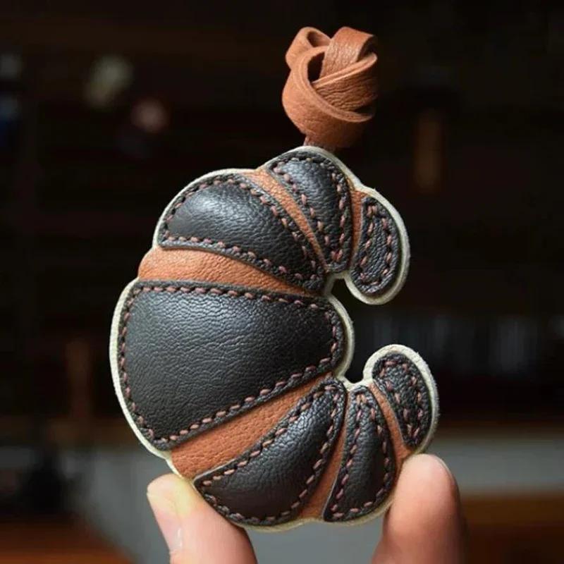 Handgefertigter Anhänger für Croissant-Tasche aus echtem Leder Schlüsselanhänger Schlüsselring