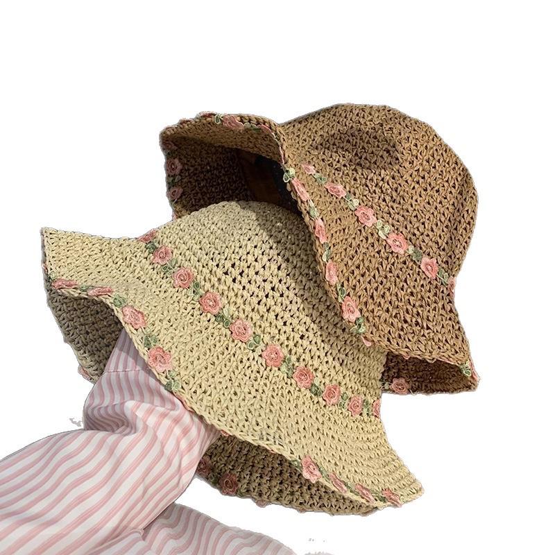 Women's Wide-Brimmed Straw Hat with Floral Design - Foldable Sun Protection for Summer Beach Vacations