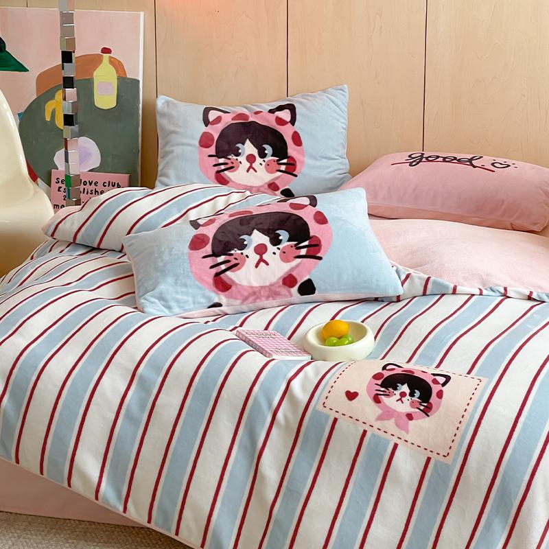 Thickened Milk Fleece Girl Heart Mengmeng Kitten Bed Four-Piece Set Coral Fleece 1.5 Meters