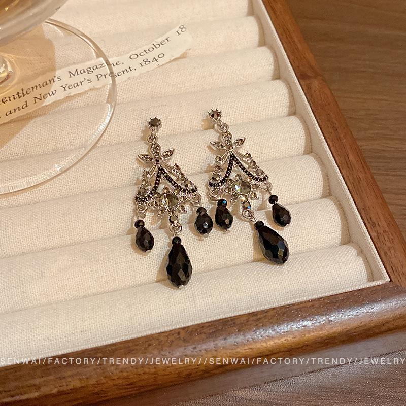 Elegant Retro Black Crystal Tassel Earrings - High-End Luxury for Women (2025)