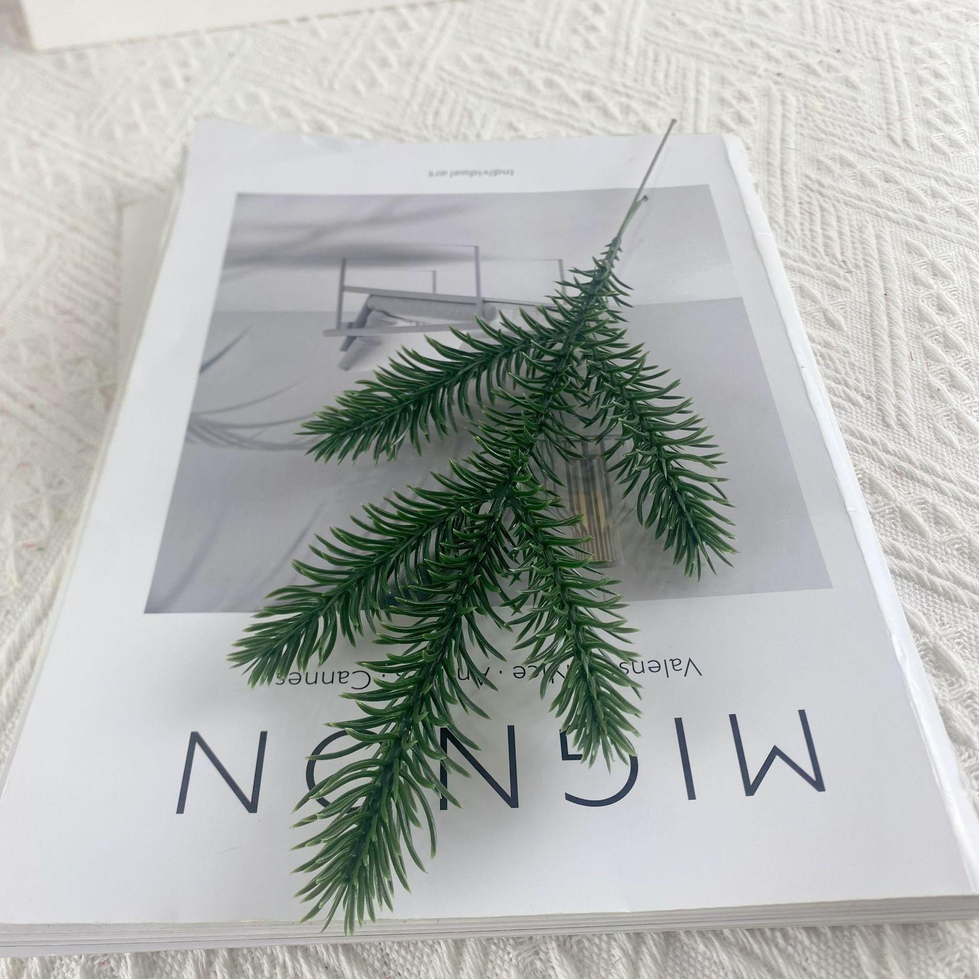 

100 шт. Имитация 5-зубчатых рождественских пластиковых сосновых иголок, искусственные сосновые ветки, зеленые растения, новогодняя елка, украшение для дома, реквизит для фотосъемки