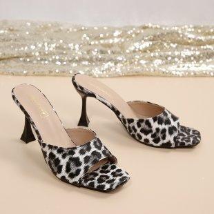 

Женские сандалии на kitten heel с перекрестными ремешками, удобные квадратные открытые сандалии на низком каблуке для женщин, летние нескользящие шлепанцы, легкие мюли на каблуке 35 чёрный