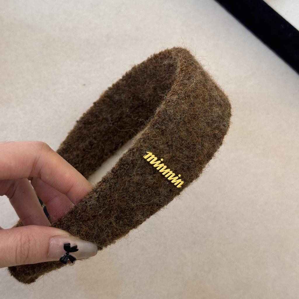 Gold Label Letter Headband for Women High-End Headband, Stylish and Versatile Hair Accessory