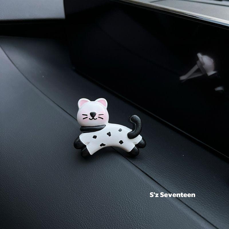 Healing Car Fragrance Diffuser Clip for Car Interior Air Vent, Cute Cat Car Aroma Diffuser Stone for Women Little Black Cat Gives Away Aromatherapy
