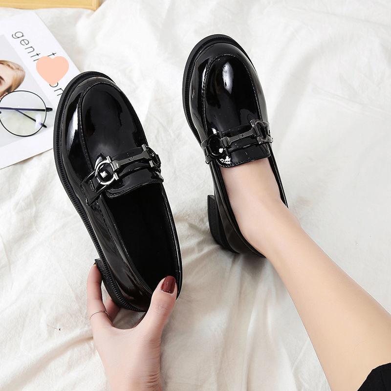 

Women s Retro Leather Slip-On Shoes - British Style Flats for Spring & Autumn 37