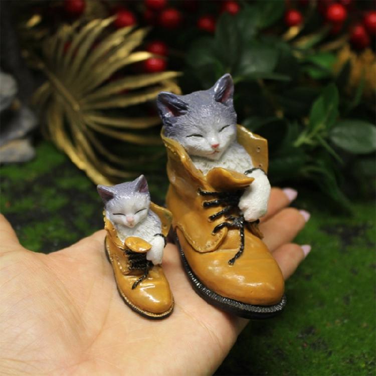 Cat Statue Cat Sleeps In Boot Resin Ornament Funny Desk Top Decorations Gift