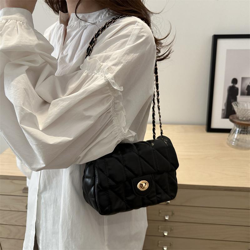 Fashion Small Square Bag For Women With Chain Strap And Pu Material For Daily Use