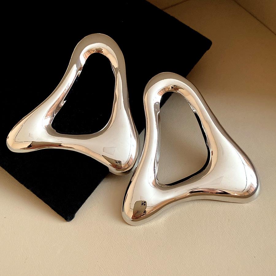 

European and American silver needle smooth hollow triangular stud earrings retro simple temperament earrings light luxury high-end earrings