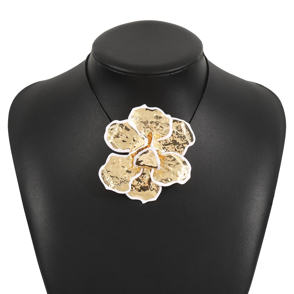 Tooxika Exaggerated Oil Drip Black Edge Three-dimensional Ruffled Flower Pendant Necklace Vintage Stacking Necklace