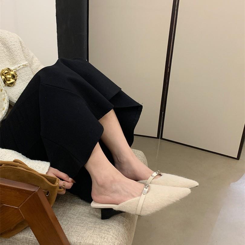 French temperament baotou, half slippers, and women's shoes outside. In the spring and autumn of 2025, the new models are matched with skirts, pointe