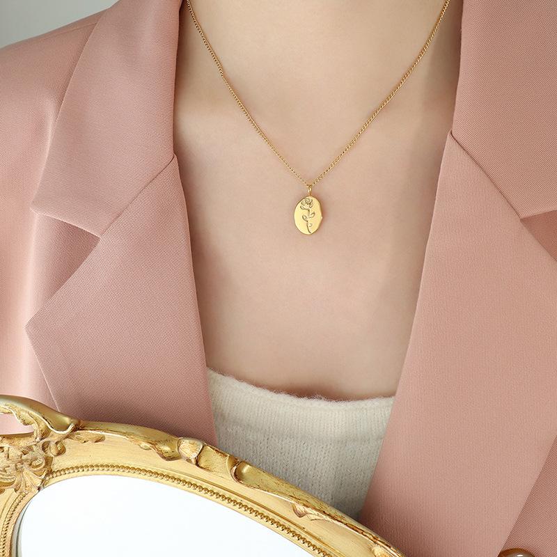 Wind Rose Flower Pendant Necklace Female Niche Design Titanium Steel Plated 18K Gold Collarbone Chain