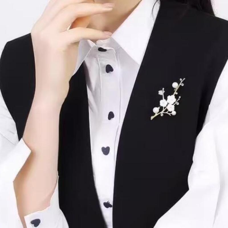 Handmade Plum Blossom Brooches Pins Women Vintage Pearl Brooch Clothing Accessories for Bouquet Wedding Party Jewelry