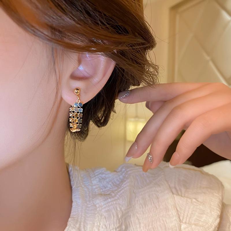Women's 2023 Light Luxury Tassel Dangle Earrings - Niche Design and Trendy Studs