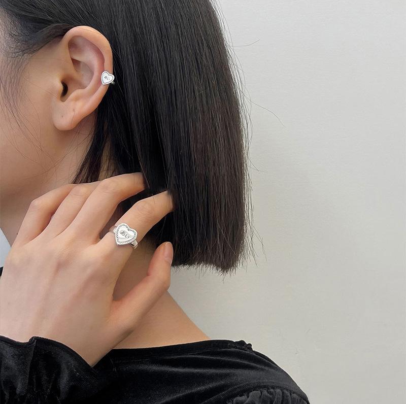 Retro Retro Love Ear Clips Women Without Ear Piercings Welfare Models Fashion Japanese Girl Heart Sweet Fake Earrings Tide