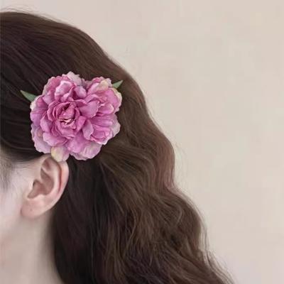 סיכת שיער פרחים ריאליסטיים קישוט אחיזה חזקה קליפ שיער קל משקל סיכת שיער לפוני צד סגנון חופשה אביזר שיער