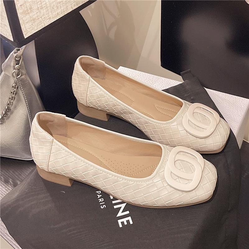 

Low heels are not tired, low heels and soft soles, new light-mouth shoes, single shoes, mother shoes, 100 women s summer soft leather women s shoes 35