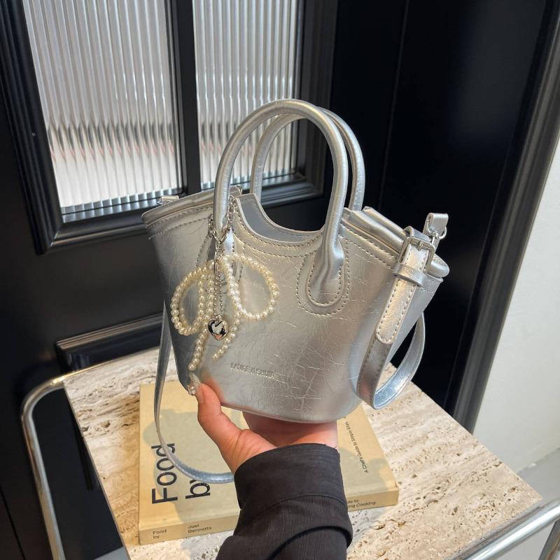 Lightweight red vegetable basket bucket bag women's new light luxury niche high-end messenger bag