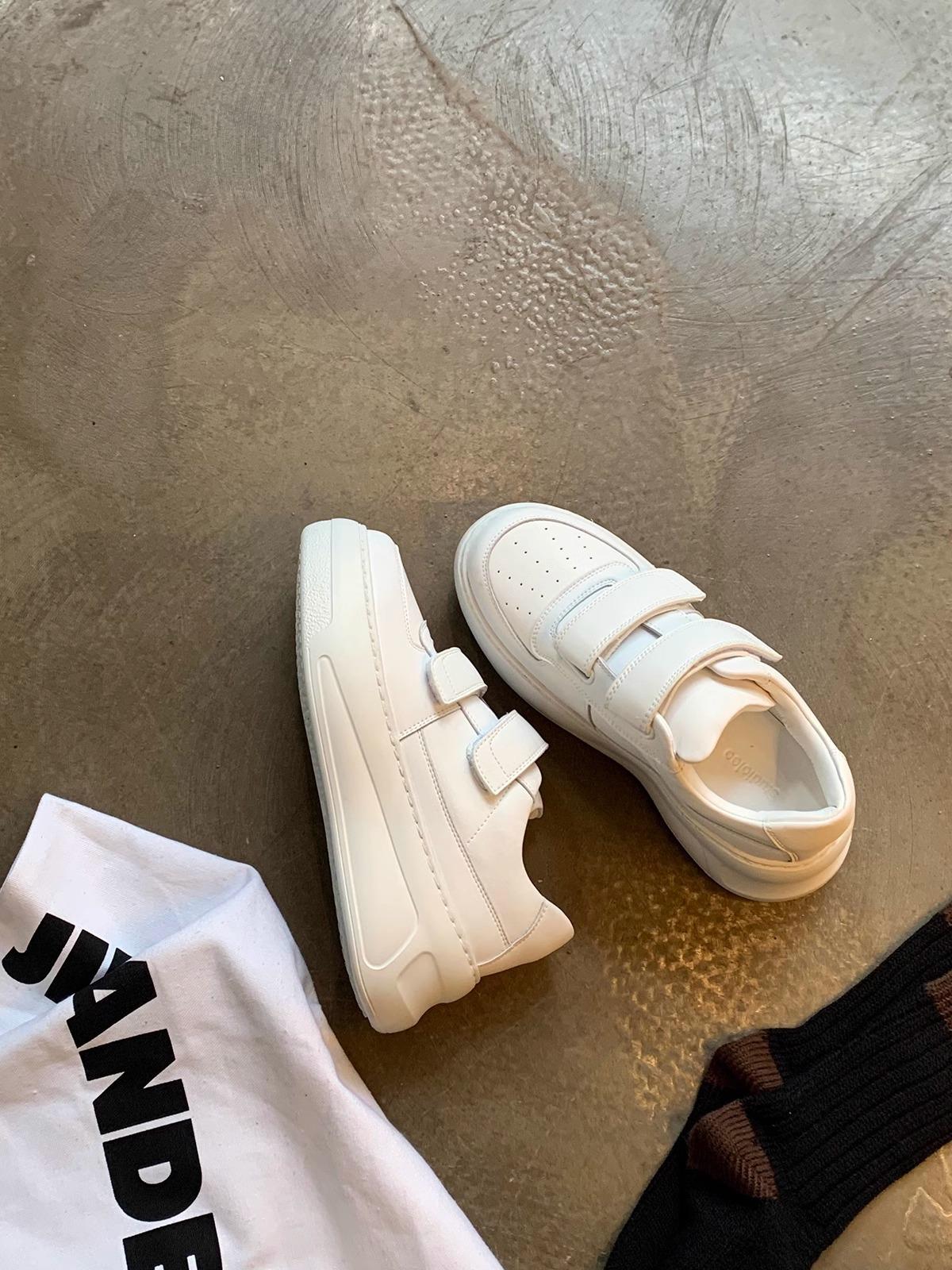 Ботинки на липучках на толстой подошве из коровьей кожи увеличивающие рост из натуральной кожи маленькие белые туфли женские новые модели 35 8459₽