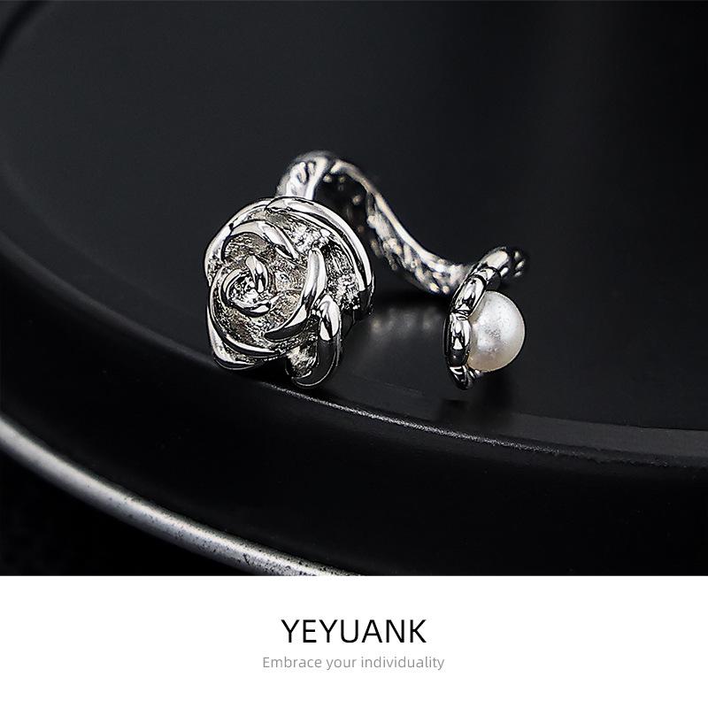 

Nohara Aoi Elegant Rose Glass Bead Non-Pierced Ear Clips