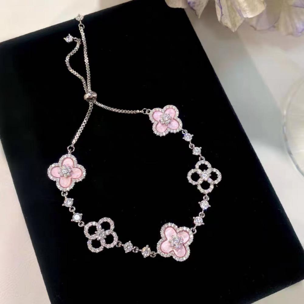 Fashionable Lucky Four-leaf Clover Natural Mother-of-pearl Pull-out Bracelet for Women A Light Luxury and High-end Floral Jewelry Accessory
