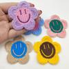 Leende tecknad blomma broderad patch - Liten storlek