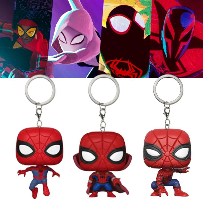 Spider-Man Universum Sammlerstücke Mit Ständer, Umhang Und Schlüsselanhänger