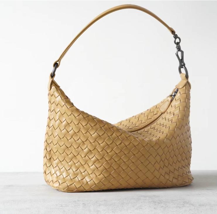 2025 New Sheepskin Woven Lunch Box Bag One Shoulder Underarm Dumpling Bag One Shoulder Crossbody Handbag Minimalist Hobo Bag