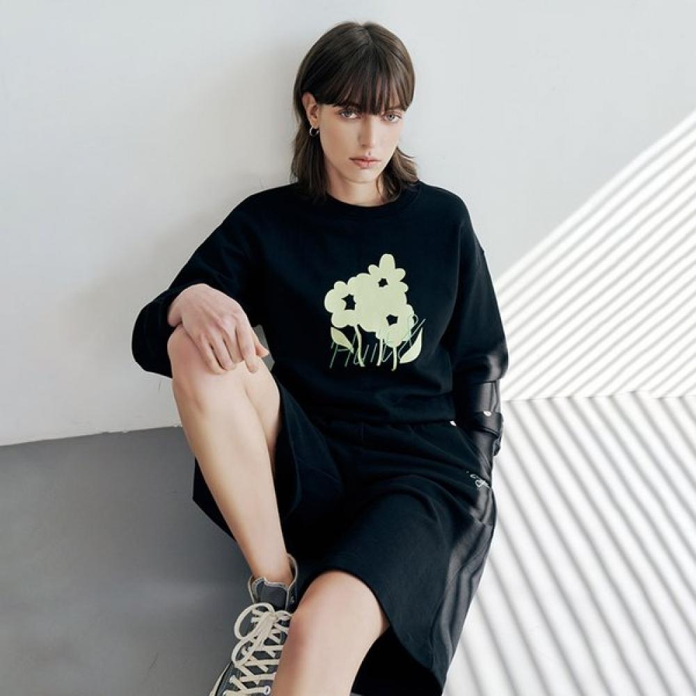 HuiT Long Sleeve Graphic T shirT hTwTl2i07T