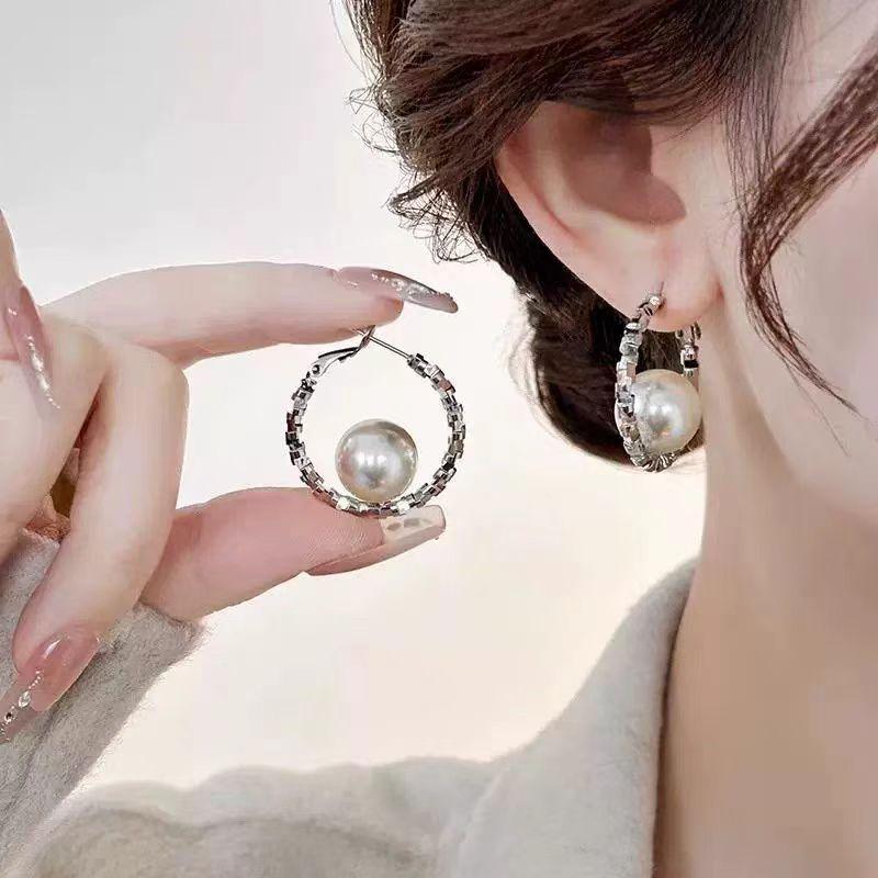Temperament light luxury style silver needle broken silver pearl stud earrings unique super fairy foreign style versatile earrings earrings серебряный