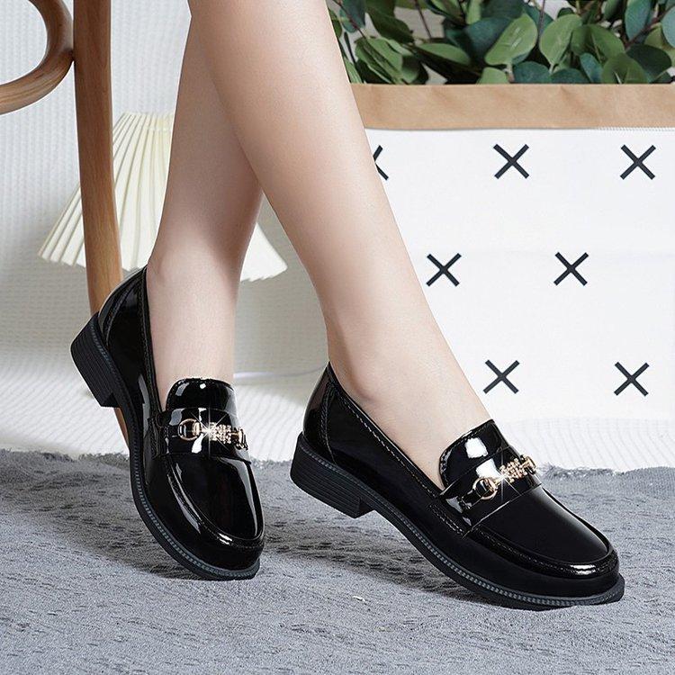 

Женские туфли из кожи на толстом каблуке в британском стиле, весна 2025, новые рабочие туфли, черные туфли Doudou из лакированной кожи на плоской подошве 40 чёрный