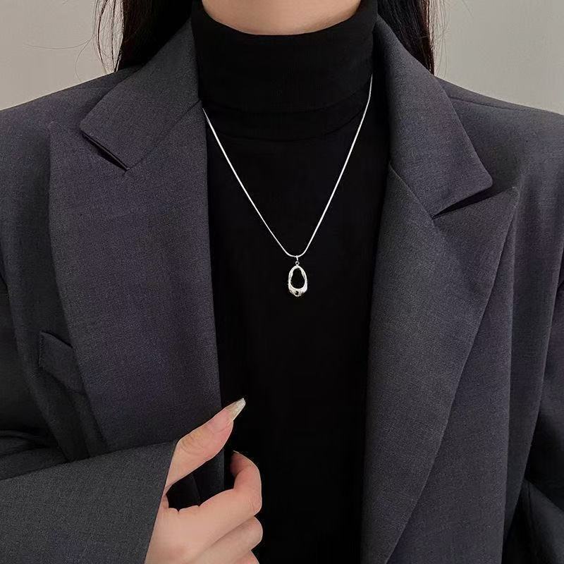 Hollow oval geometric necklace Korean simple fashion sweater chain niche versatile cold jewelry versatile