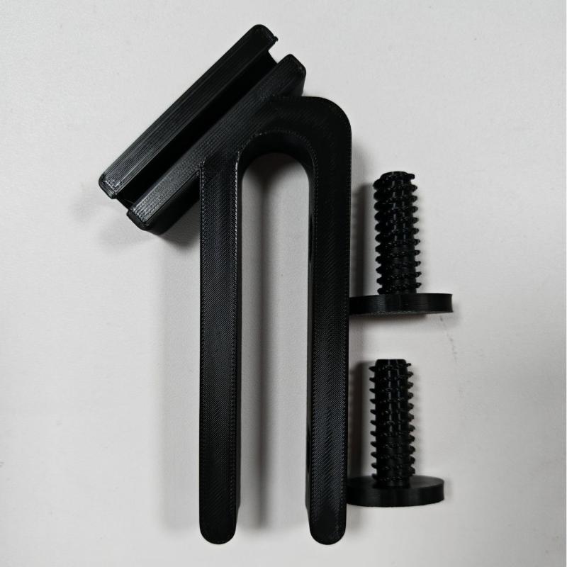 Space-Saving Edge Clip Hose Holder for Secure Water Storage In Gardens