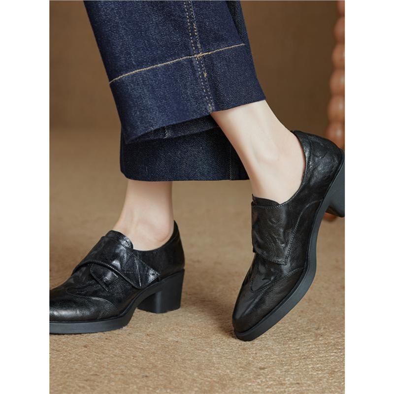 Strong win spot! 2025 spring new soft leather thick heel medium heel French British loafers black deep mouth women's single shoes