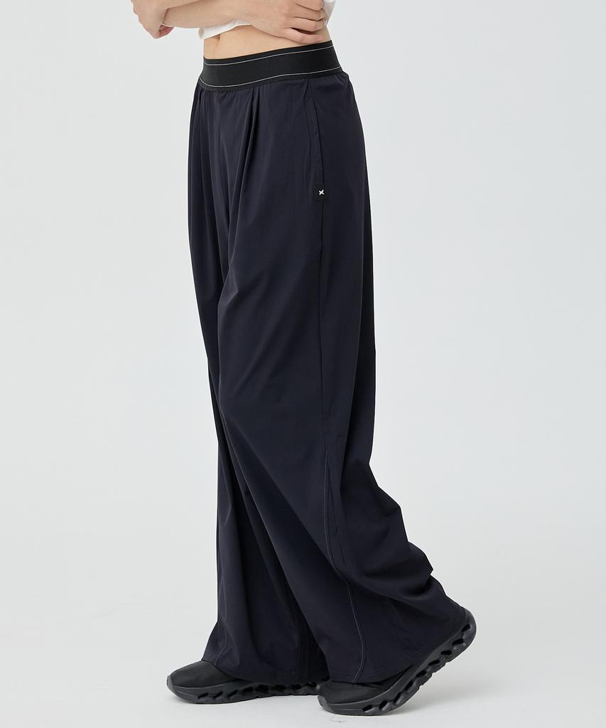 Chaebteoegseu Curved Line Cooling Wide Trousers (Black)