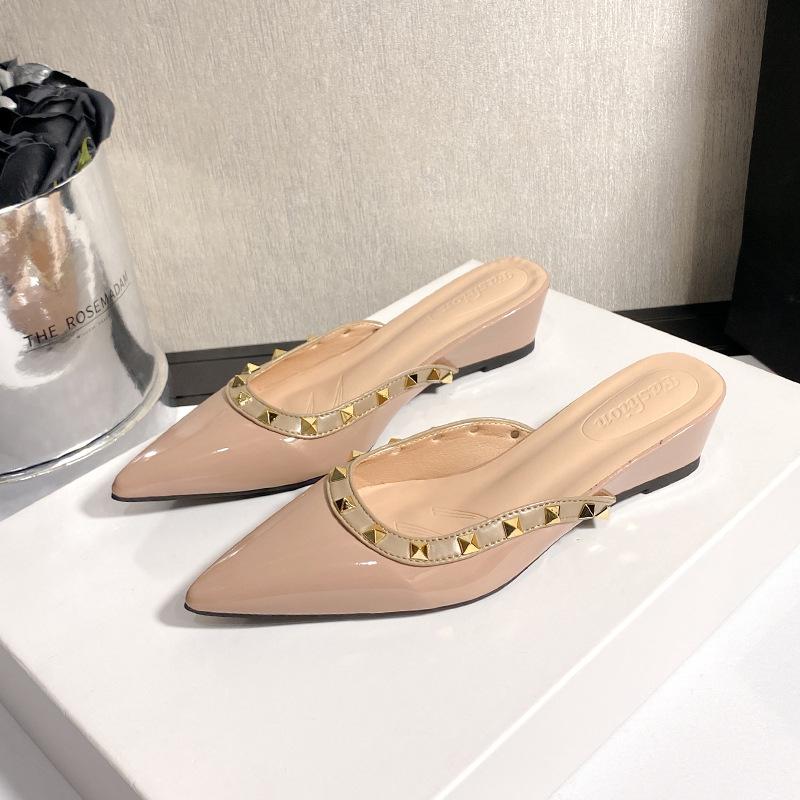 Rivet single shoes women's thick heel pointed toe nude flats 2025 spring new side empty patent leather bag head sandals