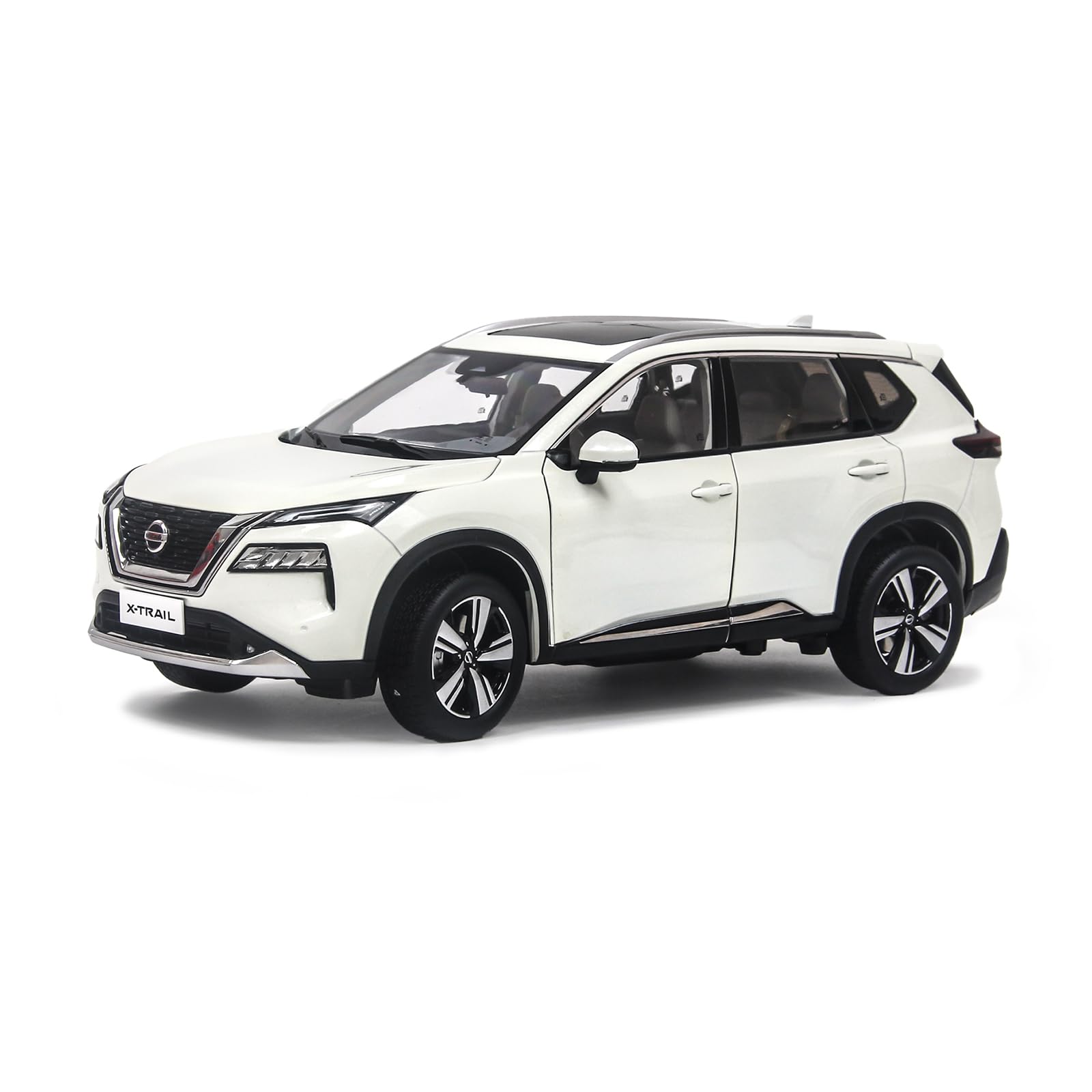 

PAUDI MODEL scale diecast model of the Nissan 1/18 X-Trail 2021. белый