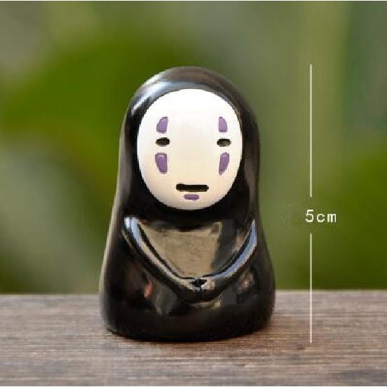 Ozdoby na palubní desku auta pro temperamentní Dekorace muže bez tváře Roztomilé hračky Příslušenství do interiéru automobilu