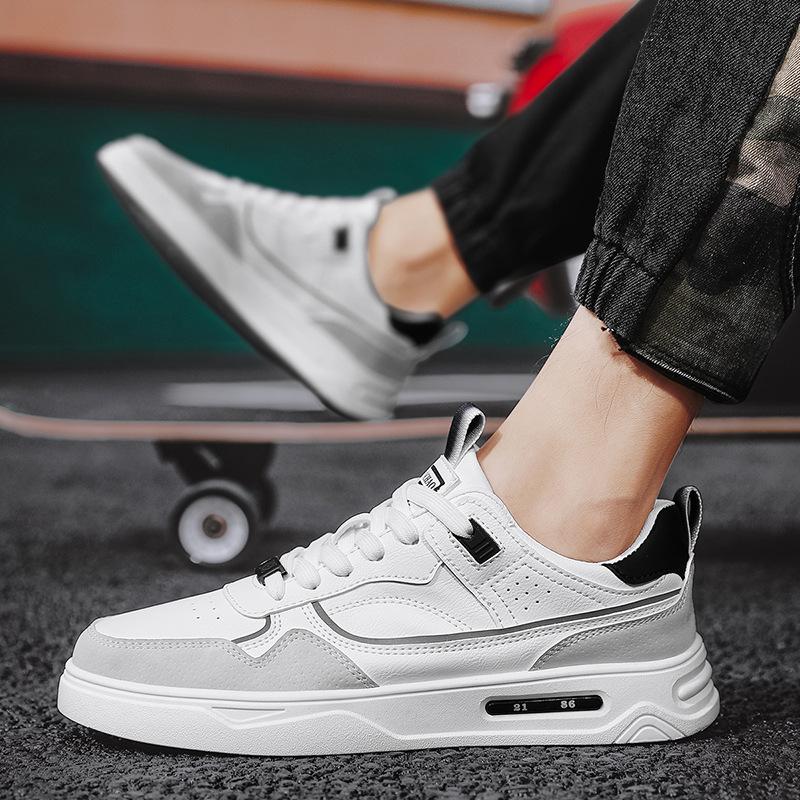 Nuove Scarpe Casual in Pelle da Uomo Autunno 2024 Moda Fresche Patchwork Bianche Piatte Scarpe da Skateboard Uomo Sneakers in Pelle