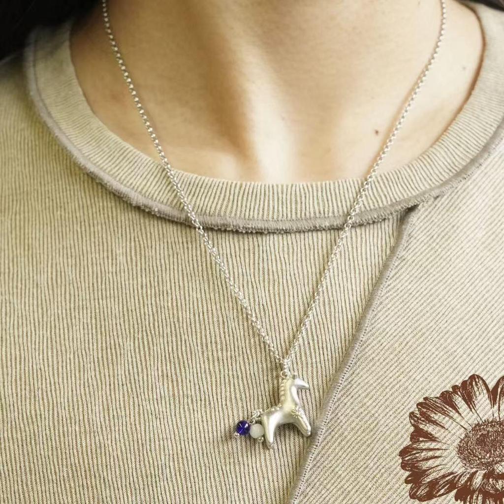 Korean Style Sunny Pony Necklace: Elegant, Delicate, Fashionable Pendant for Sweaters