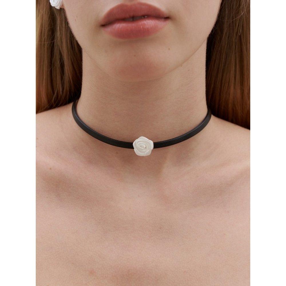 Rose Leather Choker